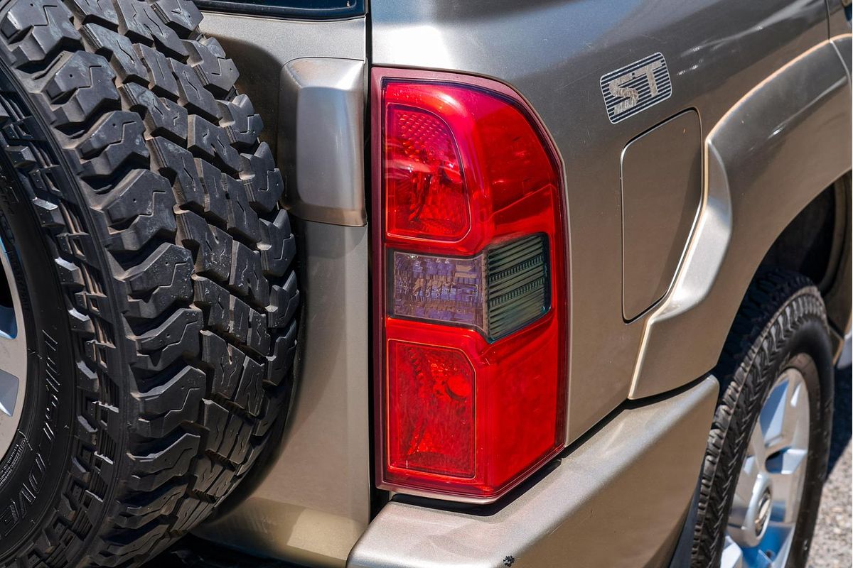 2006 Nissan Patrol ST GU IV