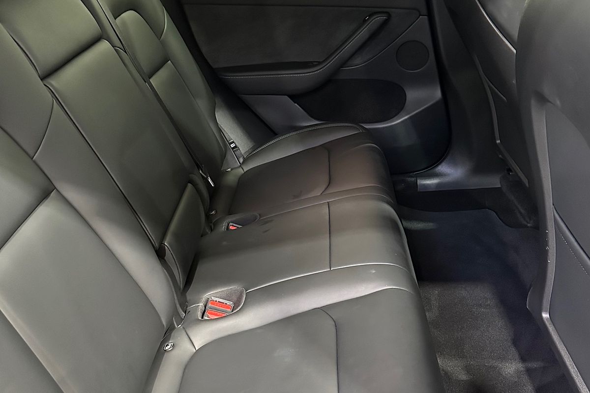 2022 Tesla Model Y Rear-Wheel Drive