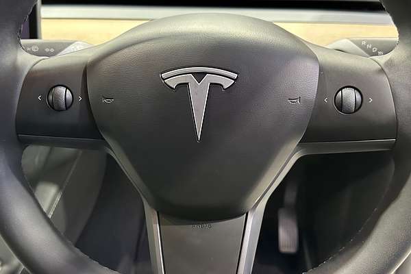 2022 Tesla Model Y Rear-Wheel Drive