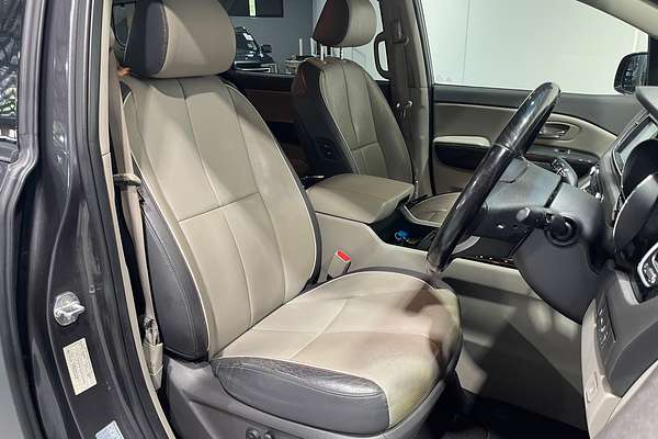 2017 Kia Carnival Platinum YP