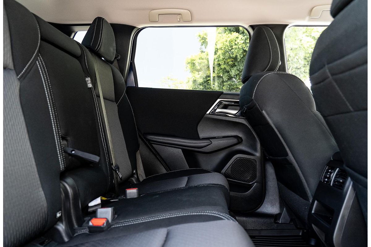 2023 Mitsubishi Outlander LS ZM