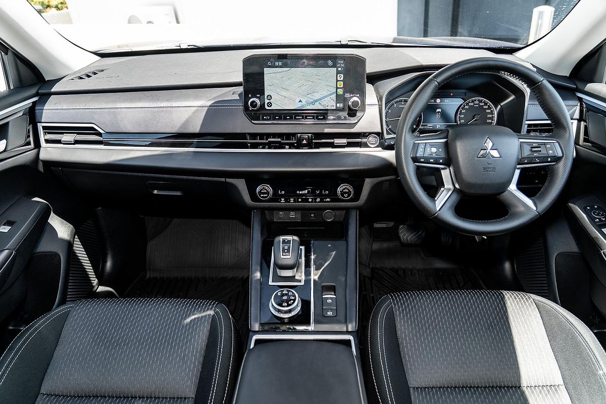 2023 Mitsubishi Outlander LS ZM