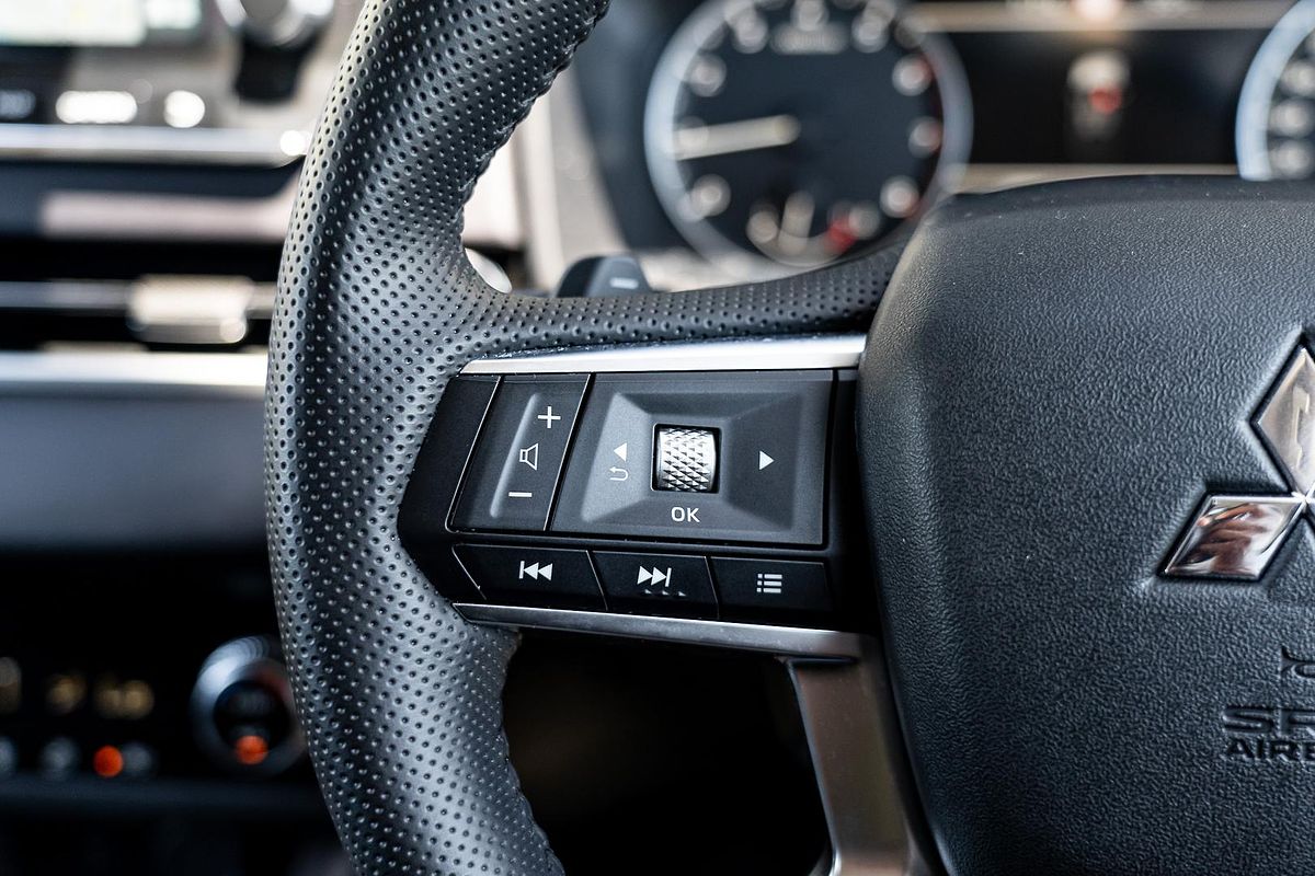 2023 Mitsubishi Outlander LS ZM