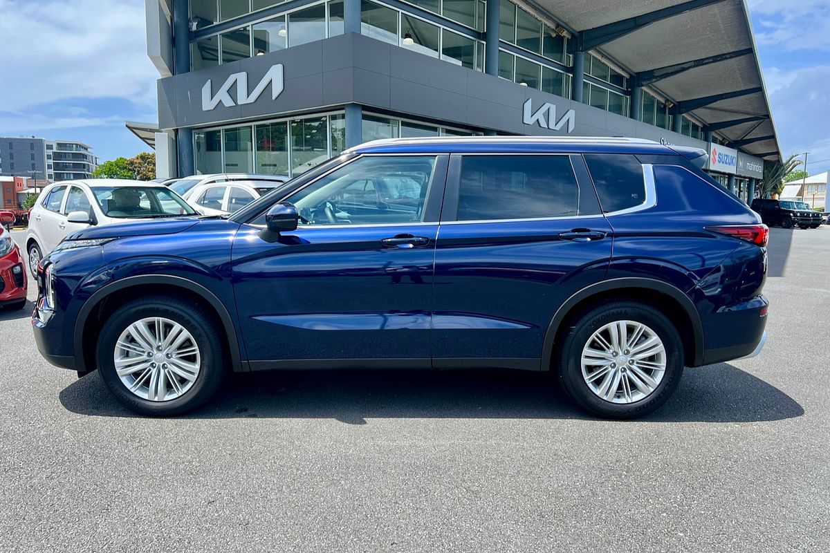2023 Mitsubishi Outlander LS ZM