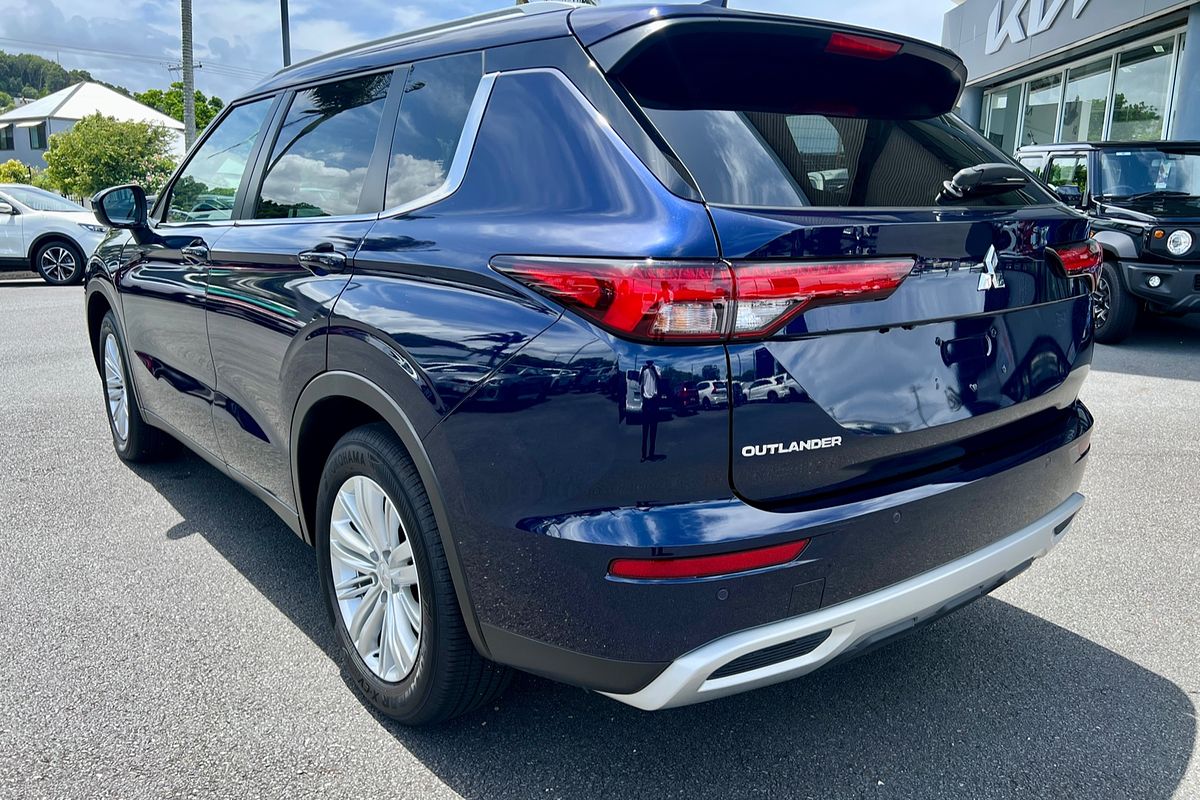 2023 Mitsubishi Outlander LS ZM