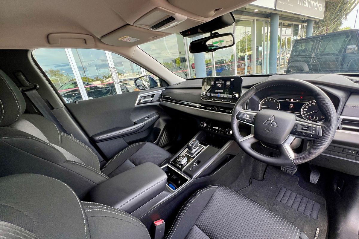2023 Mitsubishi Outlander LS ZM