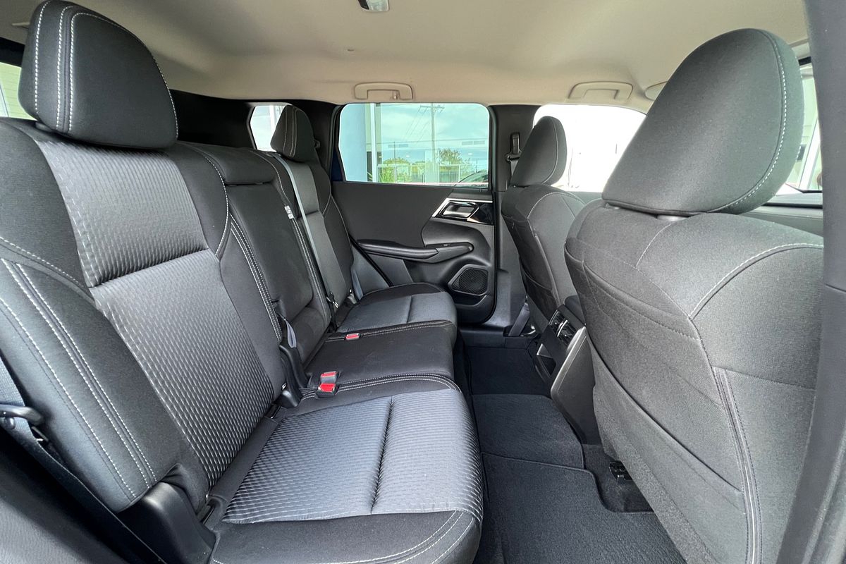 2023 Mitsubishi Outlander LS ZM