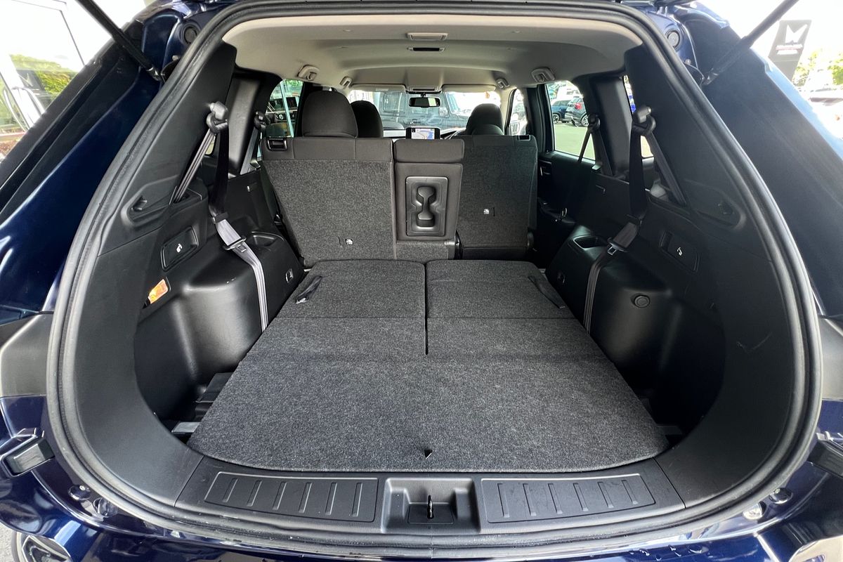 2023 Mitsubishi Outlander LS ZM