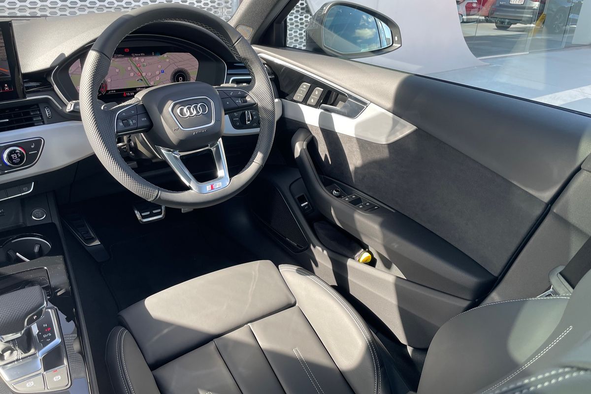 2024 Audi A4 45 TFSI S line B9