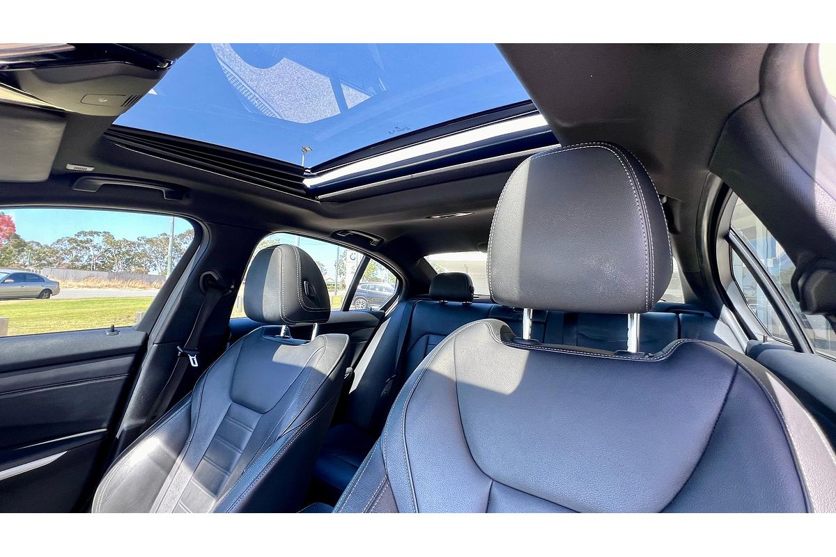 2019 BMW 3 Series 330i Luxury Line G20