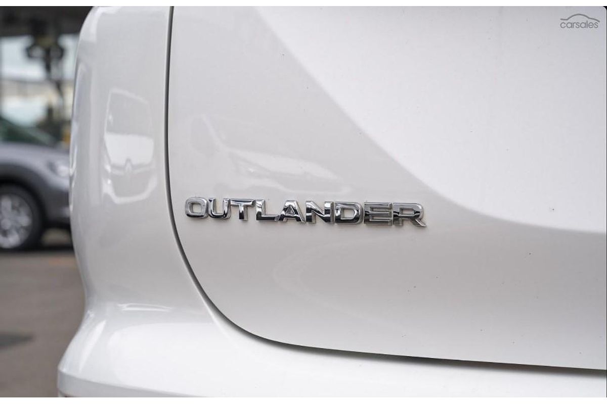 2024 Mitsubishi Outlander LS ZM