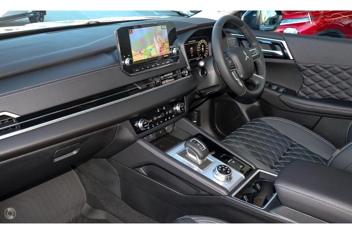 2024 Mitsubishi Outlander Exceed ZM AWD