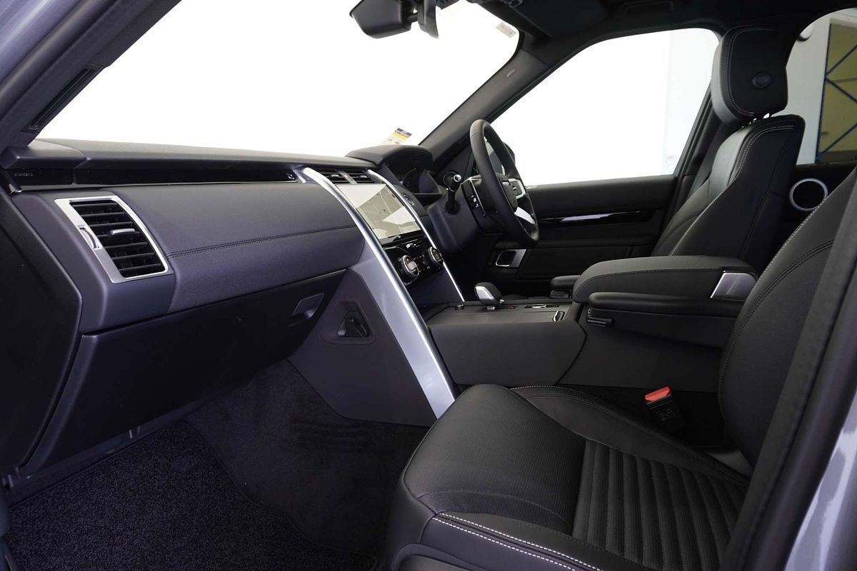 2024 Land Rover Discovery D350 S Series 5