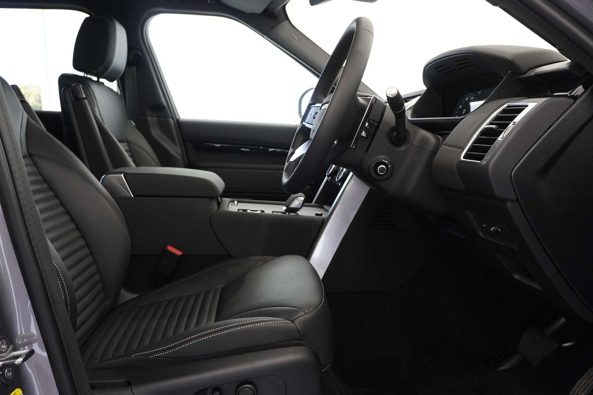 2024 Land Rover Discovery D350 S Series 5