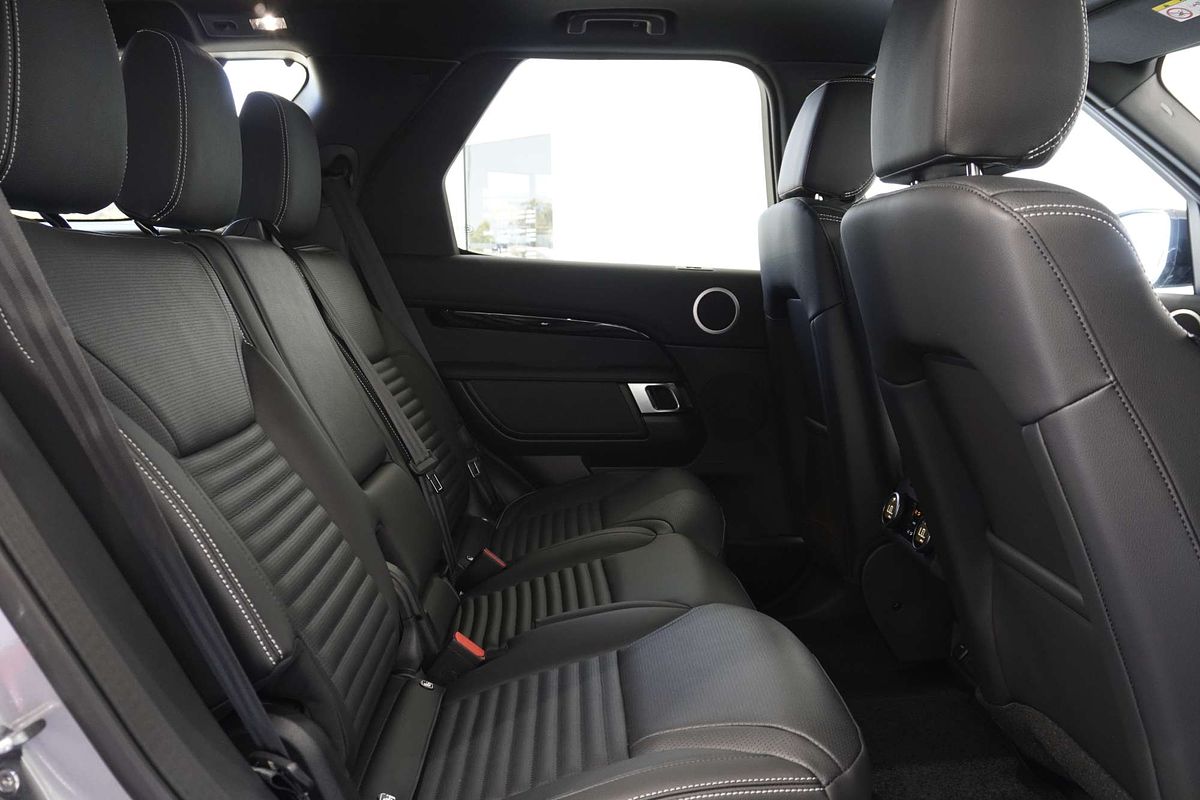 2024 Land Rover Discovery D350 S Series 5