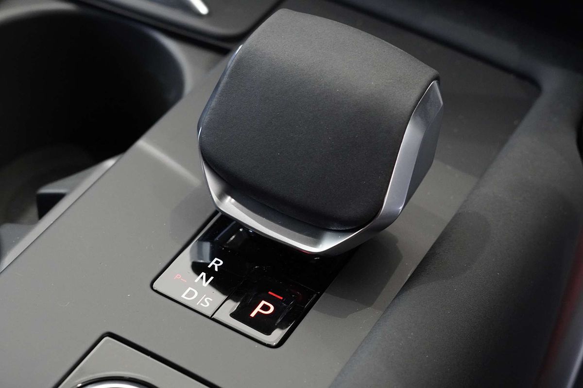 2024 Land Rover Discovery D350 S Series 5