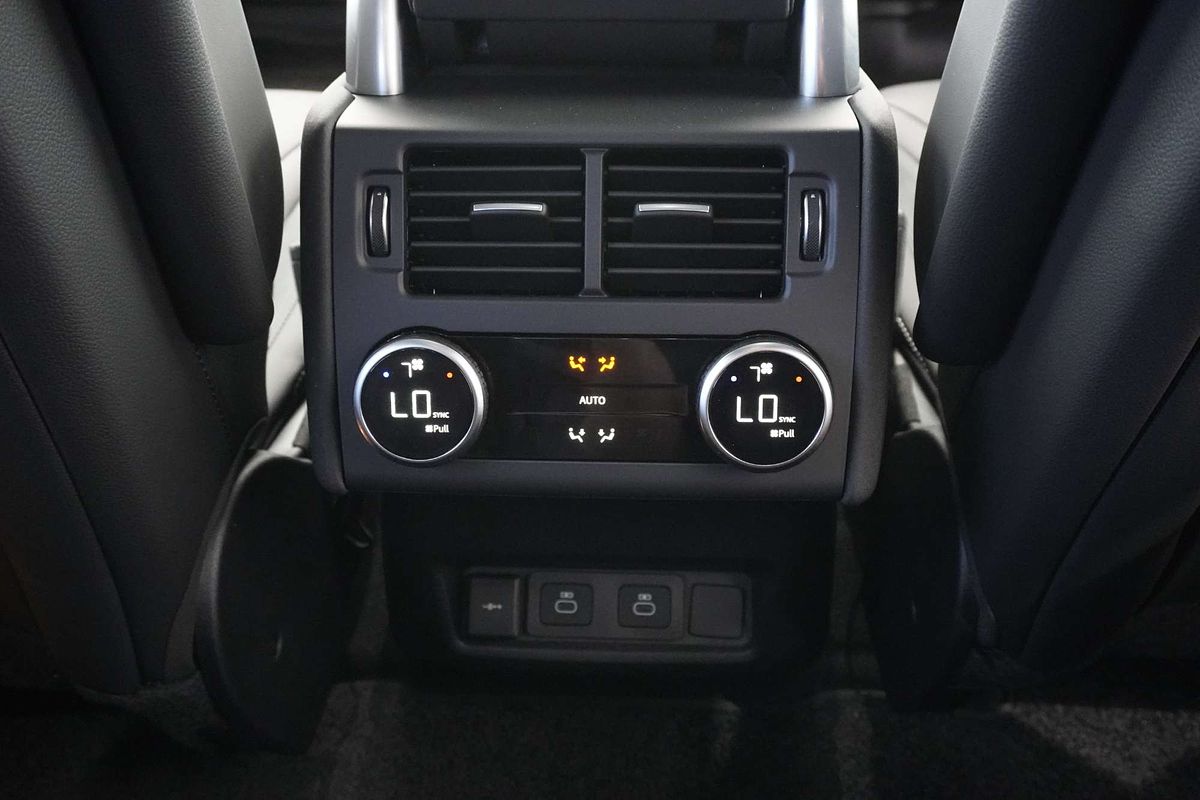 2024 Land Rover Discovery D350 S Series 5