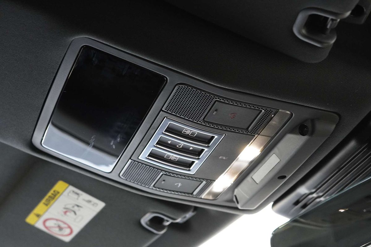 2024 Land Rover Discovery D350 S Series 5