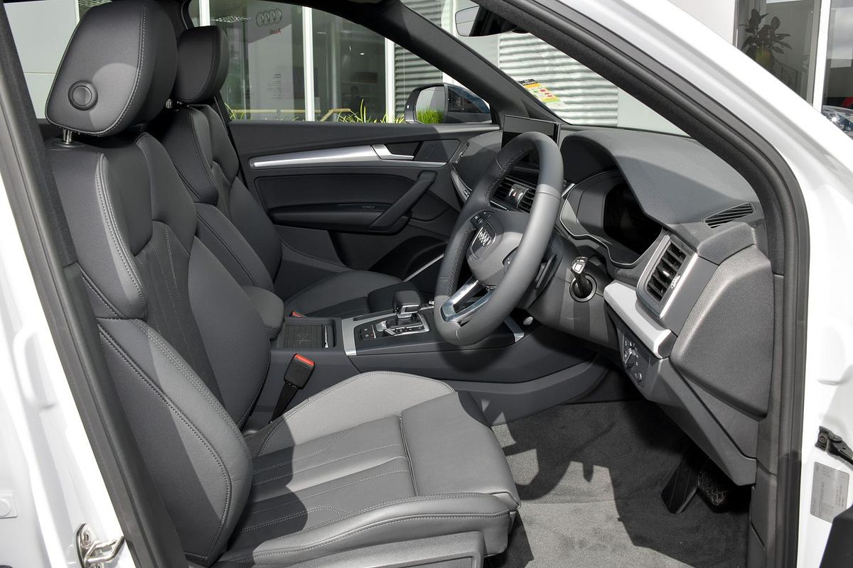 2024 Audi Q5 45 TFSI Sport FY