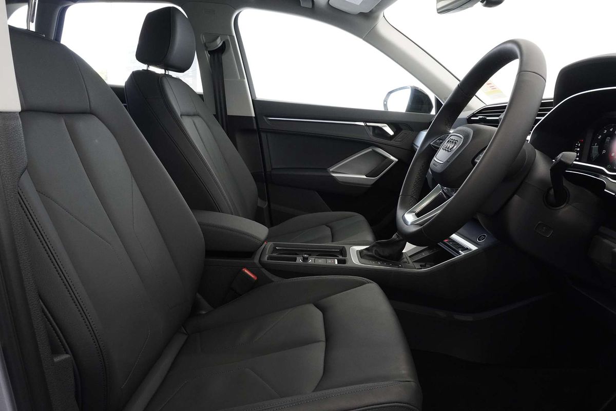 2024 Audi Q3 35 TFSI Dynamic Black F3
