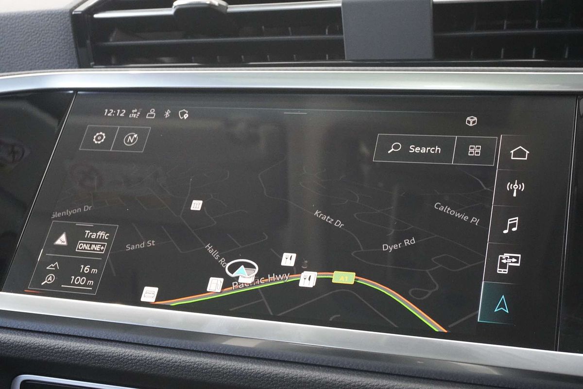 2024 Audi Q3 35 TFSI Dynamic Black F3