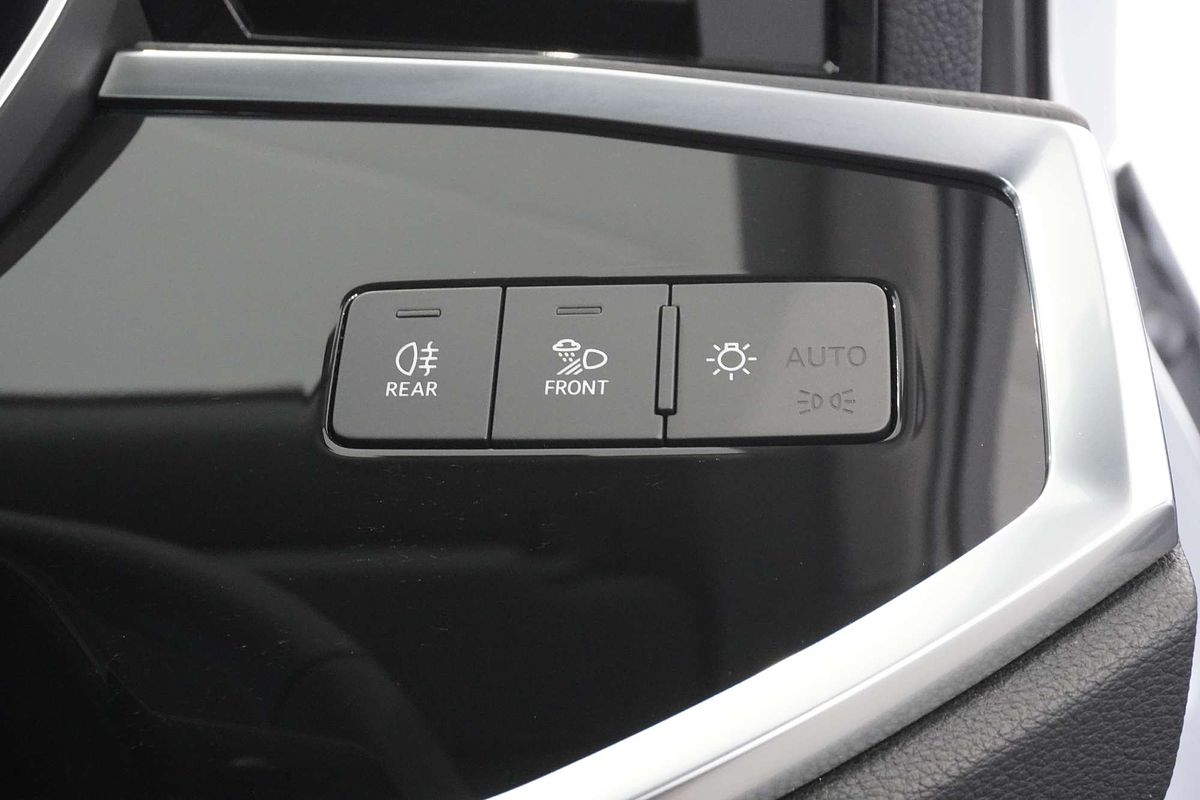 2024 Audi Q3 35 TFSI Dynamic Black F3