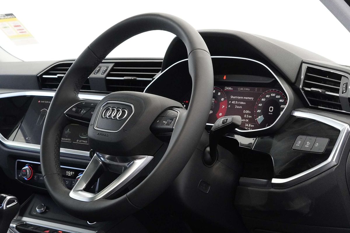 2024 Audi Q3 35 TFSI Dynamic Black F3