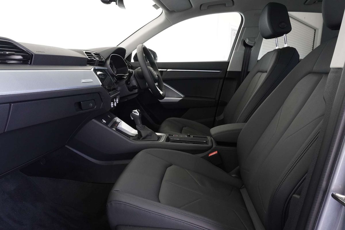 2024 Audi Q3 35 TFSI Dynamic Black F3