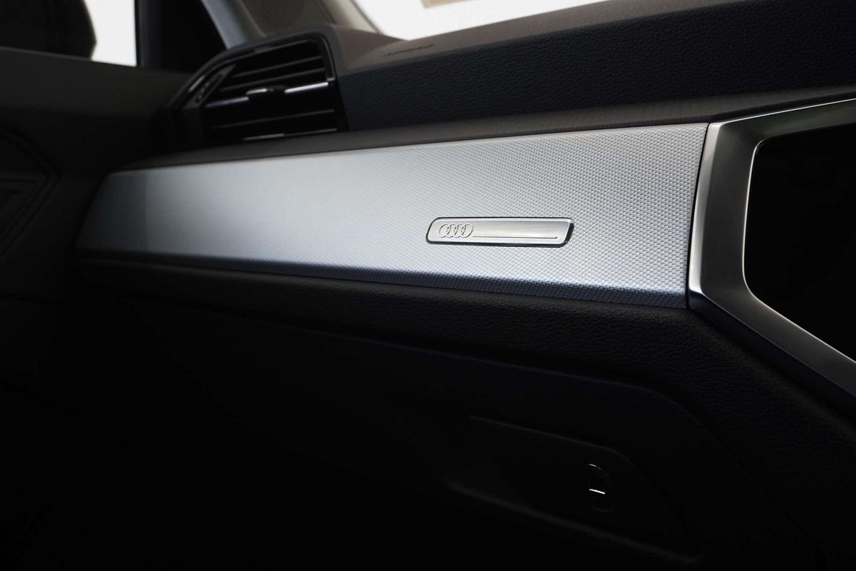 2024 Audi Q3 35 TFSI Dynamic Black F3