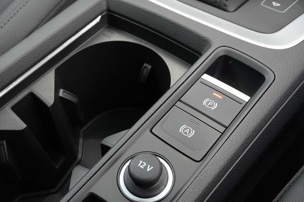 2024 Audi Q3 35 TFSI Dynamic Black F3