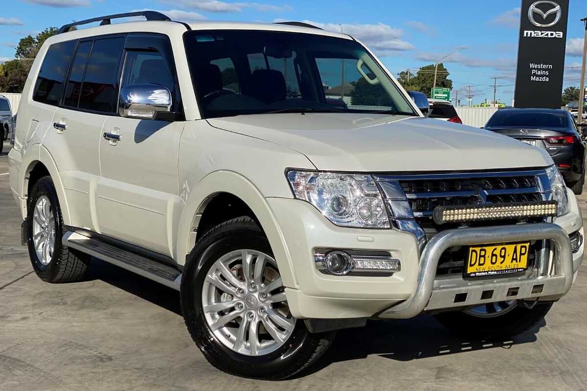 2015 Mitsubishi PAJERO GLS NX