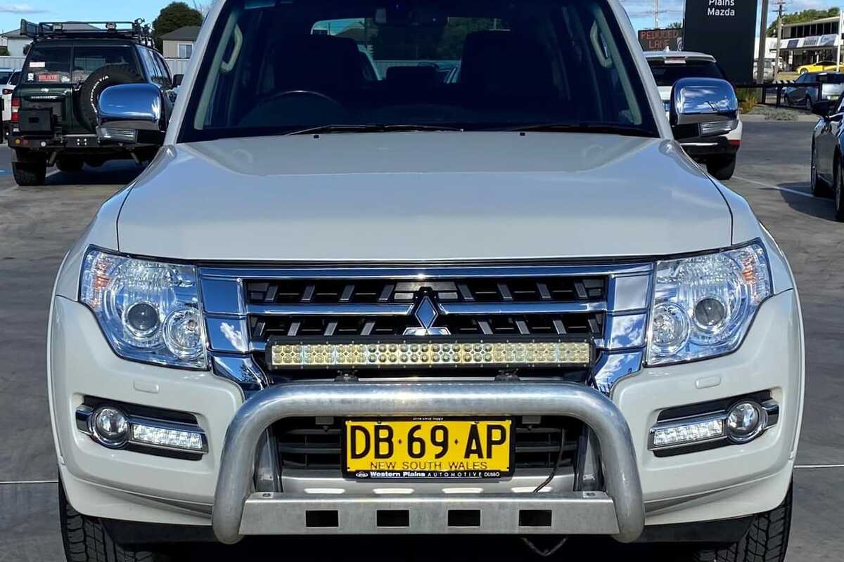 2015 Mitsubishi PAJERO GLS NX