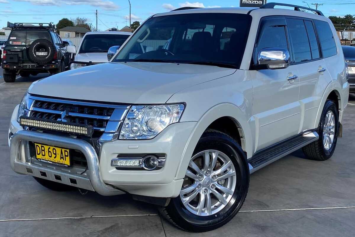 2015 Mitsubishi PAJERO GLS NX