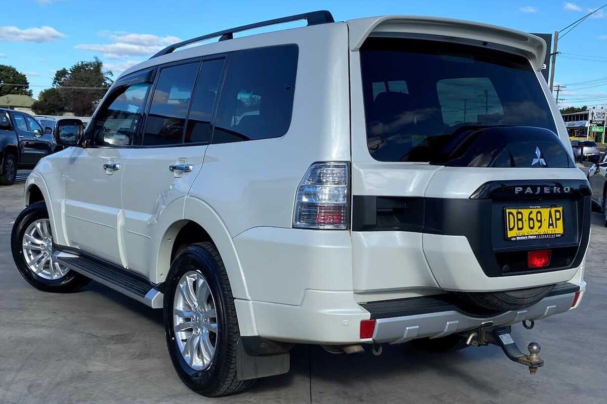 2015 Mitsubishi PAJERO GLS NX