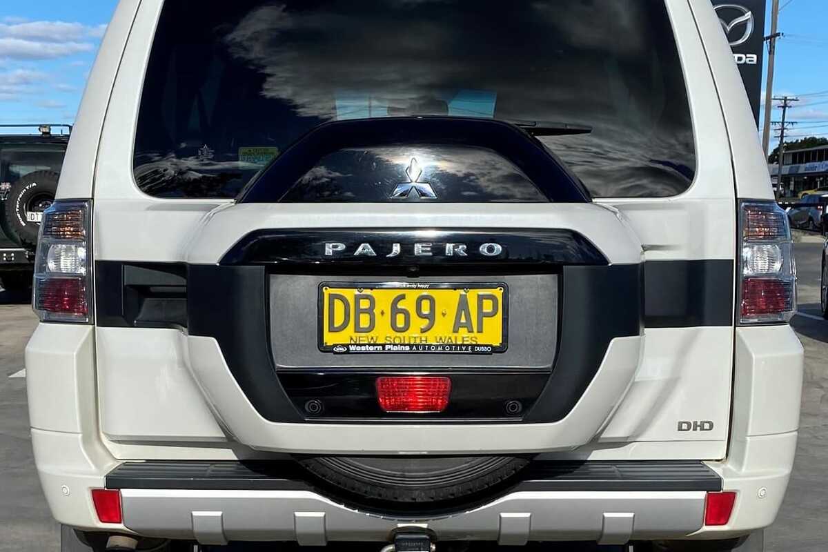 2015 Mitsubishi PAJERO GLS NX