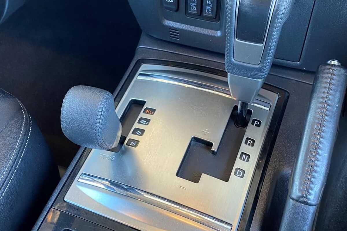 2015 Mitsubishi PAJERO GLS NX