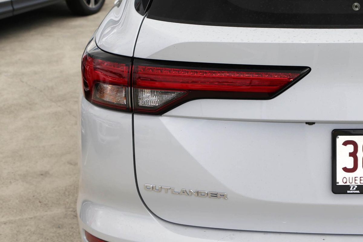 2024 Mitsubishi Outlander Black Edition ZM