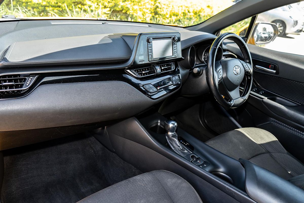2017 Toyota C-HR NGX10R