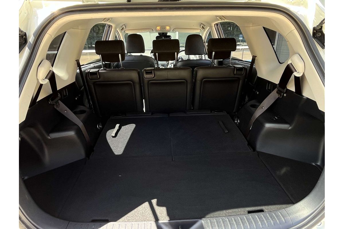 2018 Toyota Prius V i-Tech ZVW40R