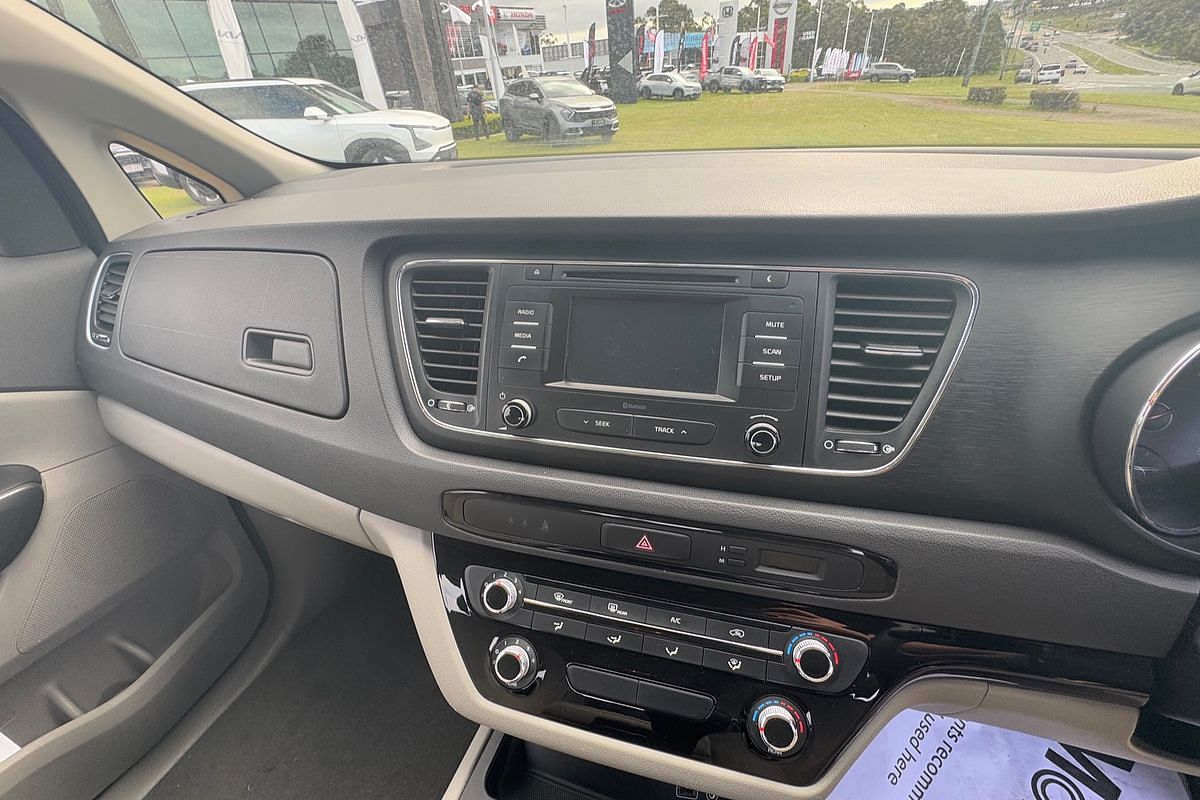 2017 Kia Carnival S YP