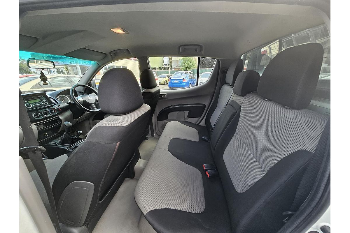2013 Mitsubishi Triton GLX MN 4X4