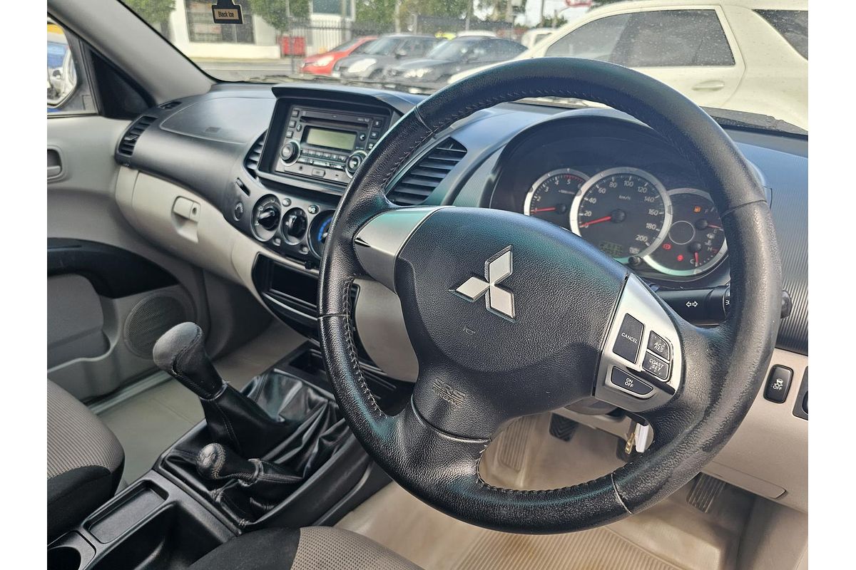 2013 Mitsubishi Triton GLX MN 4X4