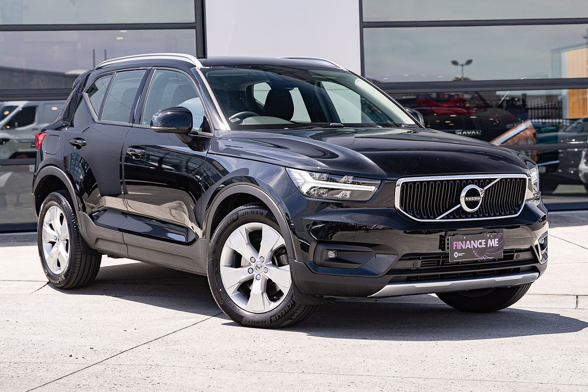 2022 Volvo XC40 T4 Momentum