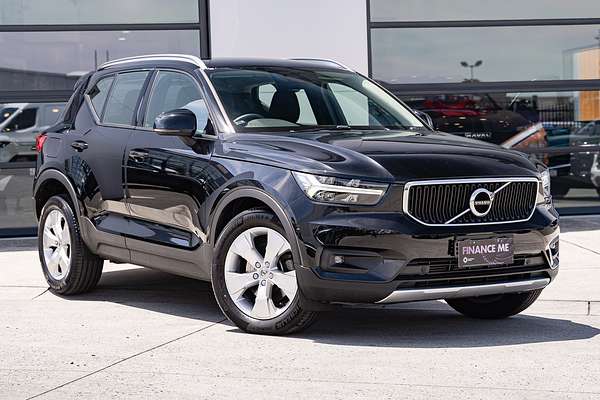 2022 Volvo XC40 T4 Momentum
