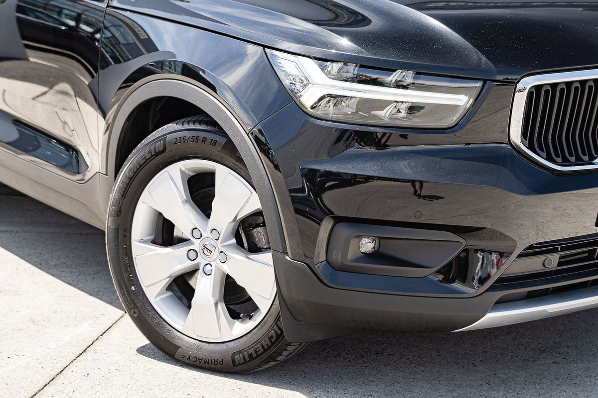 2022 Volvo XC40 T4 Momentum