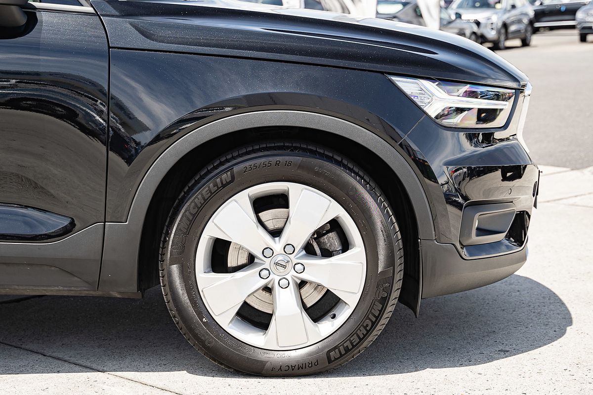 2022 Volvo XC40 T4 Momentum