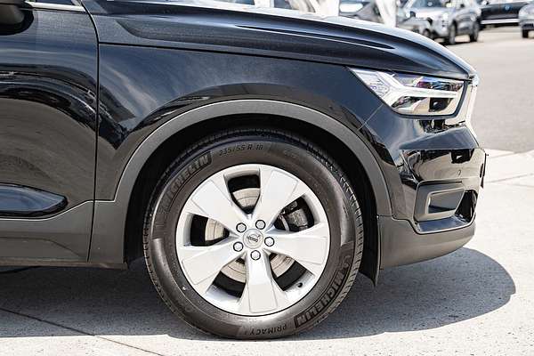 2022 Volvo XC40 T4 Momentum