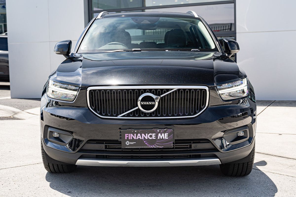 2022 Volvo XC40 T4 Momentum