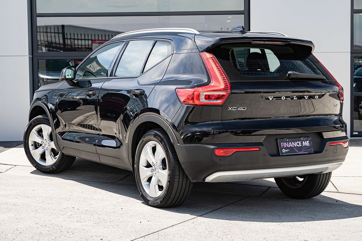 2022 Volvo XC40 T4 Momentum