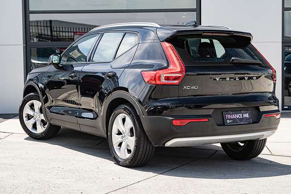 2022 Volvo XC40 T4 Momentum